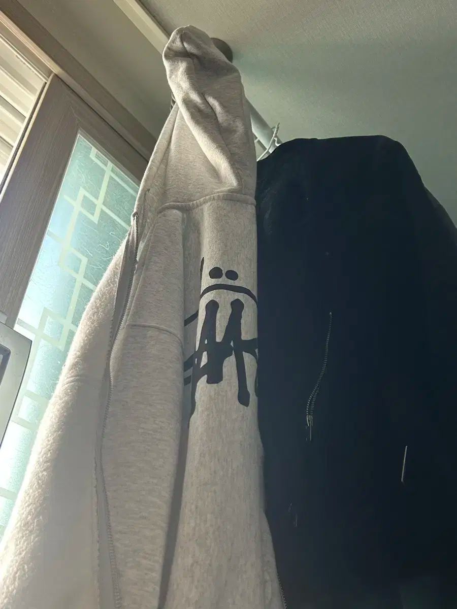 STUSSYフーディー ジップアップ Sサイズ