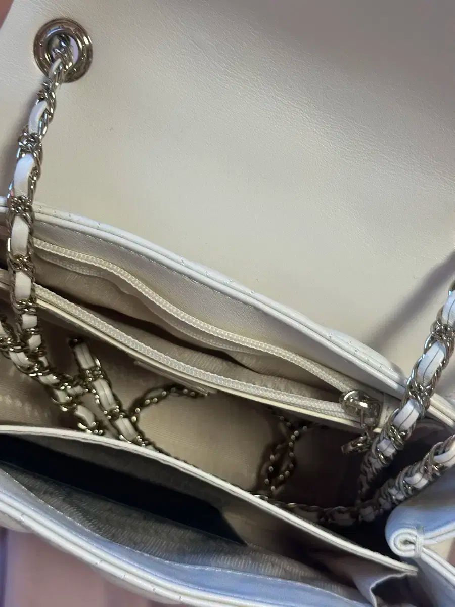 メトロシティ キルティング チェーン バッグ 白