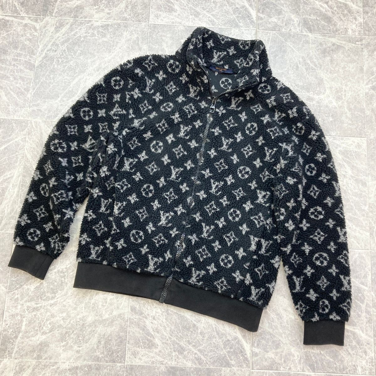 LOUIS VUITTON ルイヴィトン モノグラム ボア フリース ジップアップ ジャケット S ブルゾン RM201M TCM HIY04W メンズ ポリエステル ブラック グレー