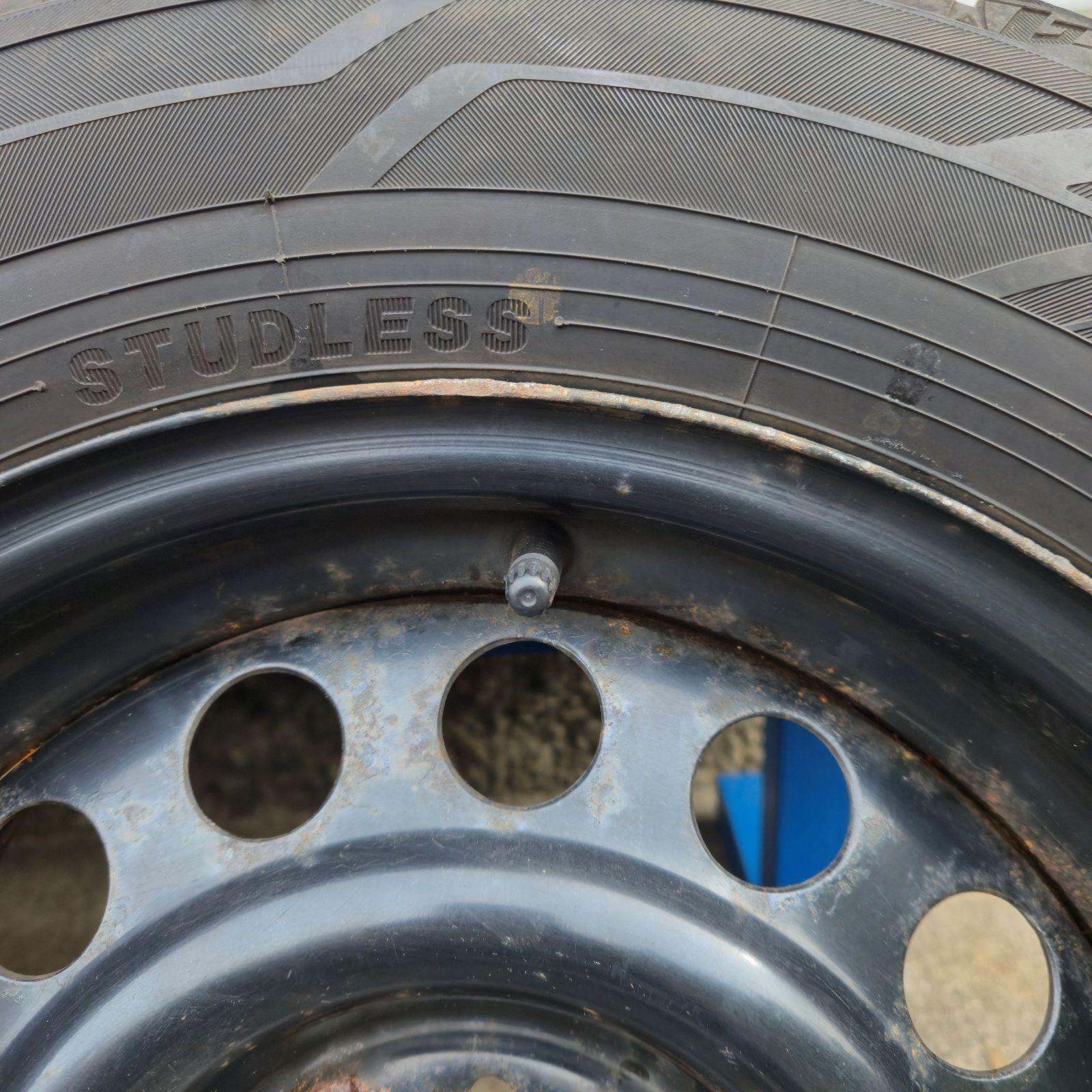 ボルボ 850 V 70鉄チンホイール＆スタッドレスタイヤ ４本セット