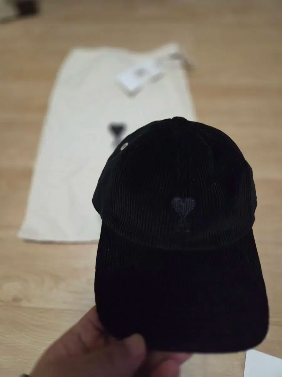 アミ スモールハート ブラック コーデュロイ ベースボールキャップ