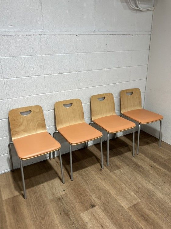 品 コクヨ ビスキオシリーズ スタッキングチェア4脚セット SCH-B 2 オレンジ