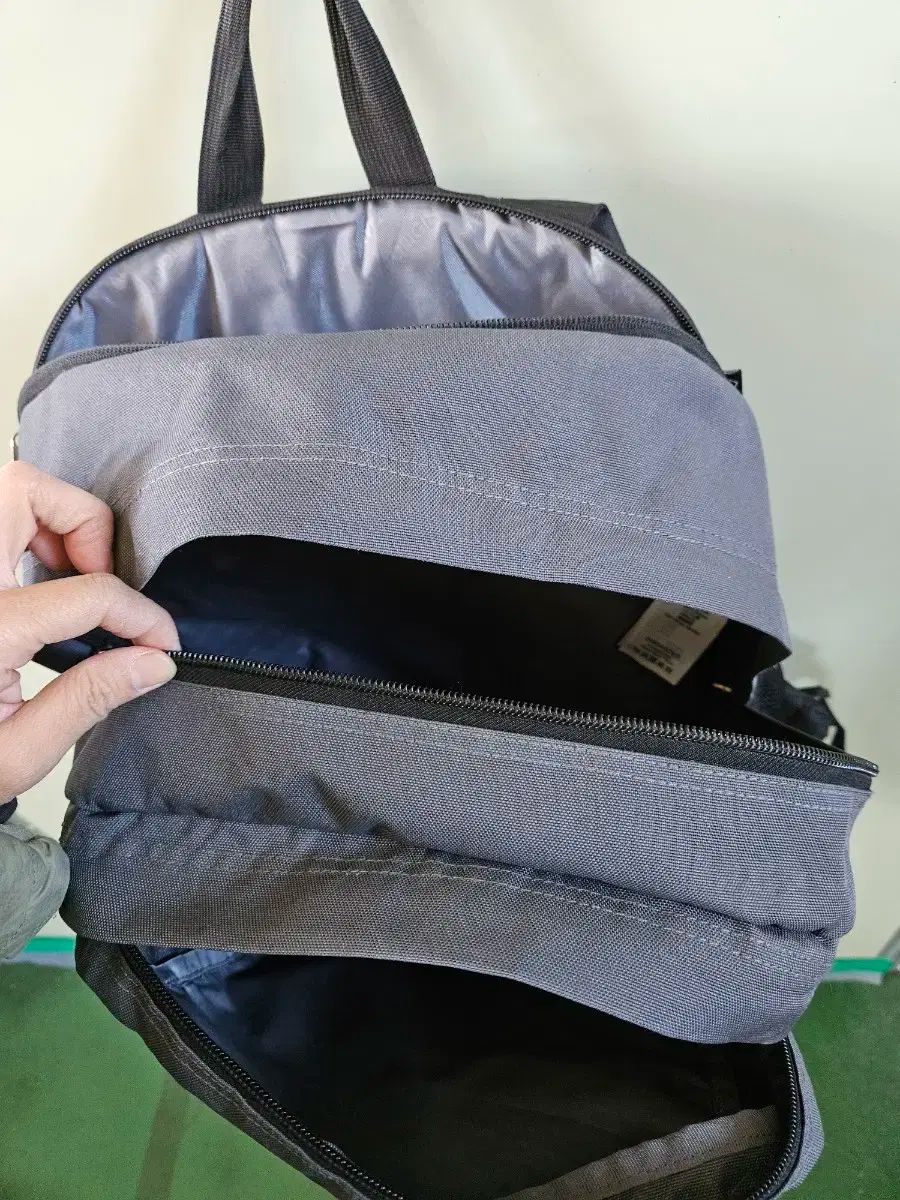 JANSPORT チャコール