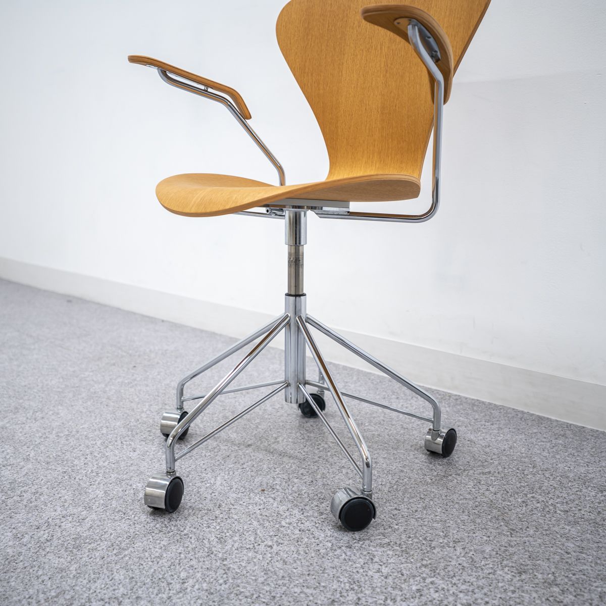 ヤコブセン 定価22万