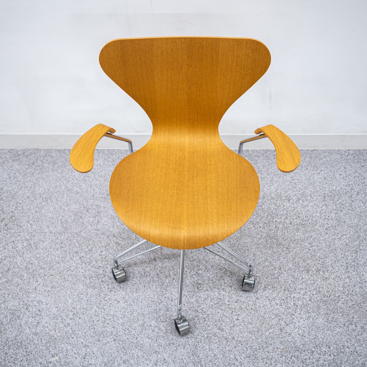  FRITZ HANSEN フリッツ ハンセン SERIES 7 セブンチェア オフィス アーム キャスター チェア 回転ベース 3217 木製 ナチュラル アルネ ヤコブセン 定価22万 2 在宅用椅子 オフィスチェア ワークチェア 椅子 チェア