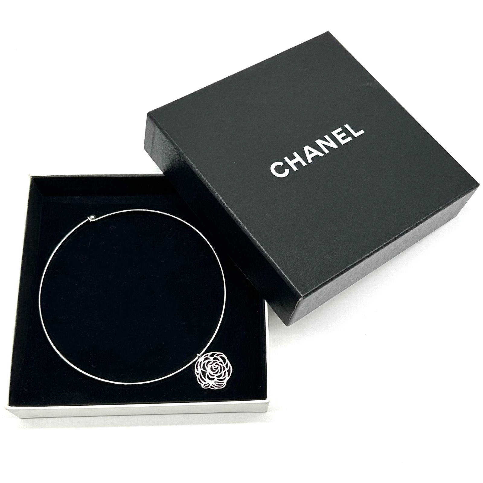 CHANEL　アクセサリーケース　空き箱　化粧箱　ネックレス、チョーカー用 CHANEL シャネル レザーチェーンチョーカー ネックレス箱付き 【公式通販】