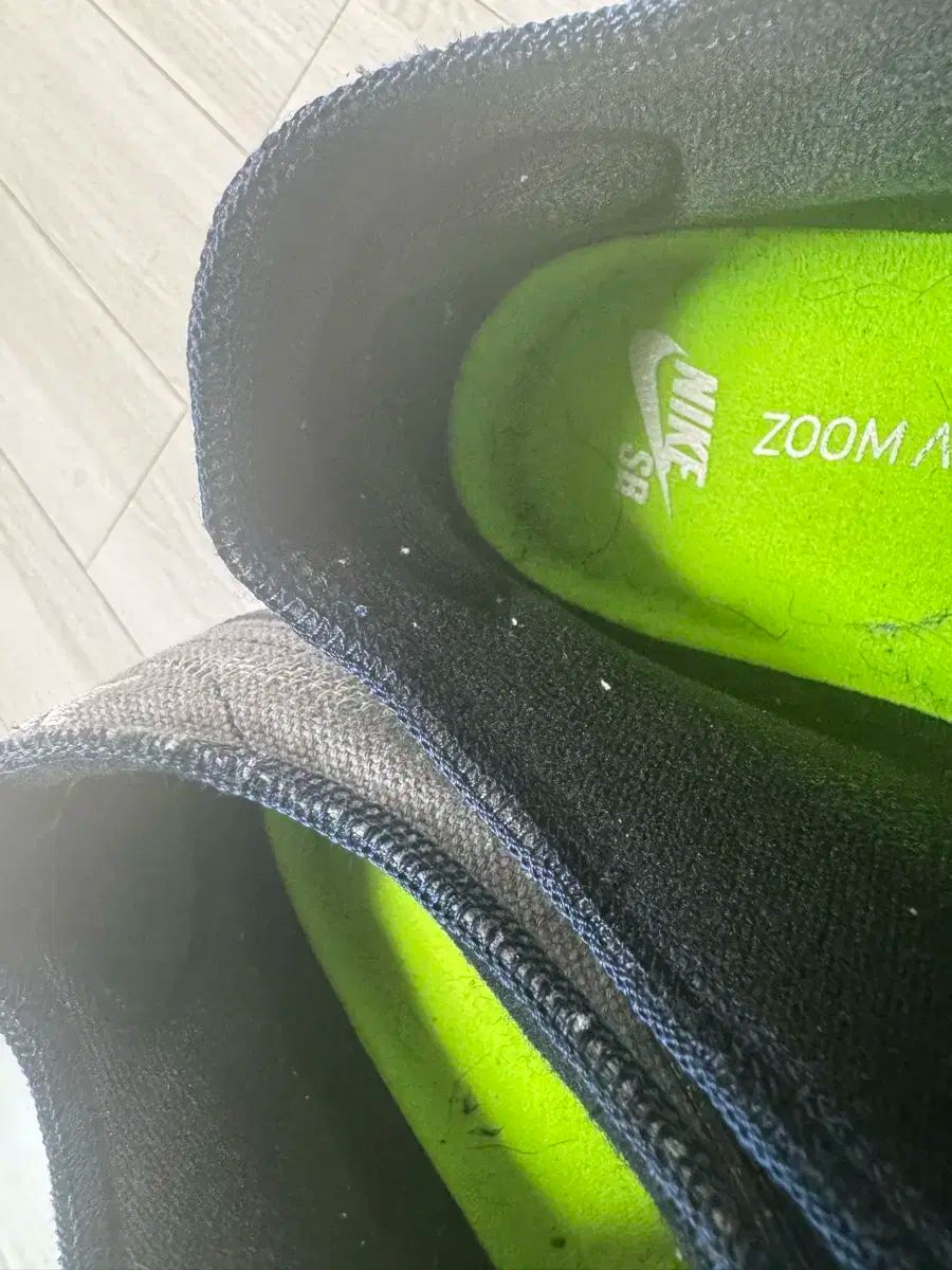  ナイキ SB ダンク ロー CT 2224-001 シューズ(男性用) バスケットボール