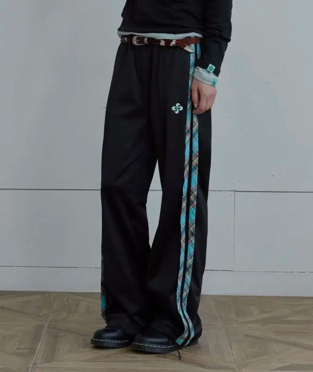 ヘレティック チェック トラック パンツ CHECK TRACK PANTS black