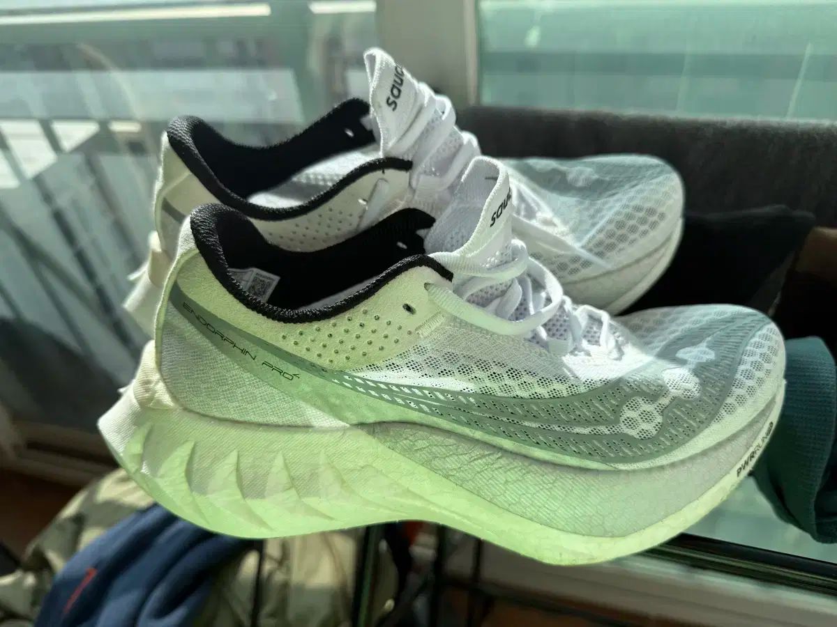 サッカニー エンドルフィン プロ4 245 カーボン化