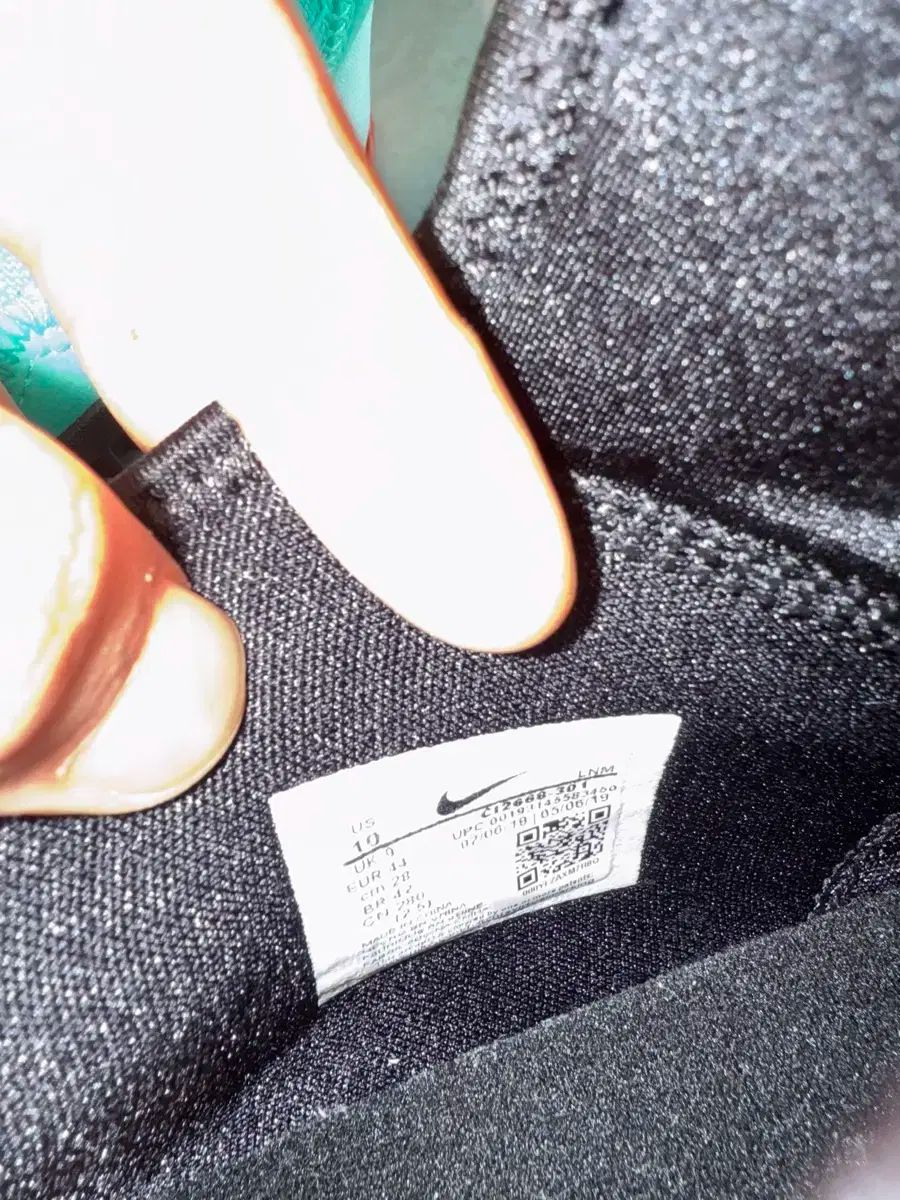 み出品 NIKE ナイキ LeBron 16 Low Sprite (Air LBJ)