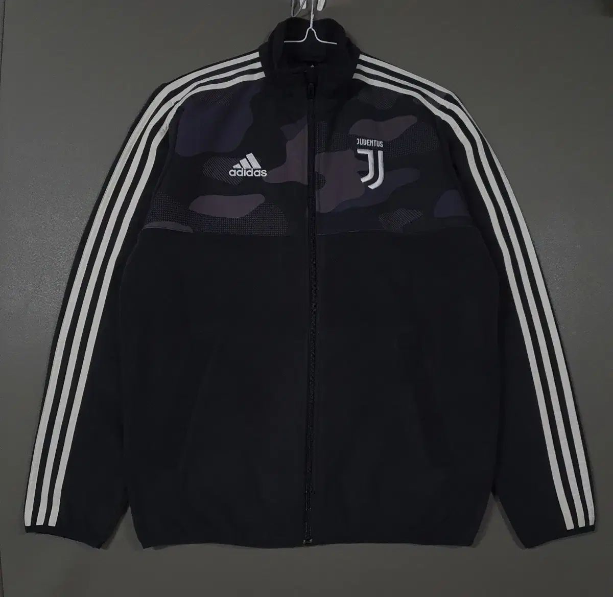 L アディダス ユヴェントス シーズン フリース トラックジャージ カモフラージュ ジャージ フリース ジャケット