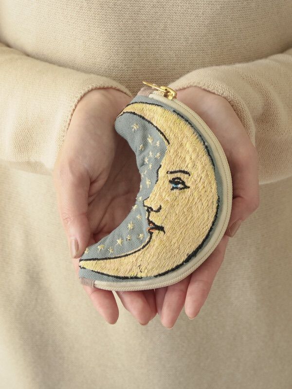 新品　COTTAGE　ムーン 刺繍 ポーチ　月　ユニバース ムーン刺繍ポーチ【coco vintage】 - メルカリ