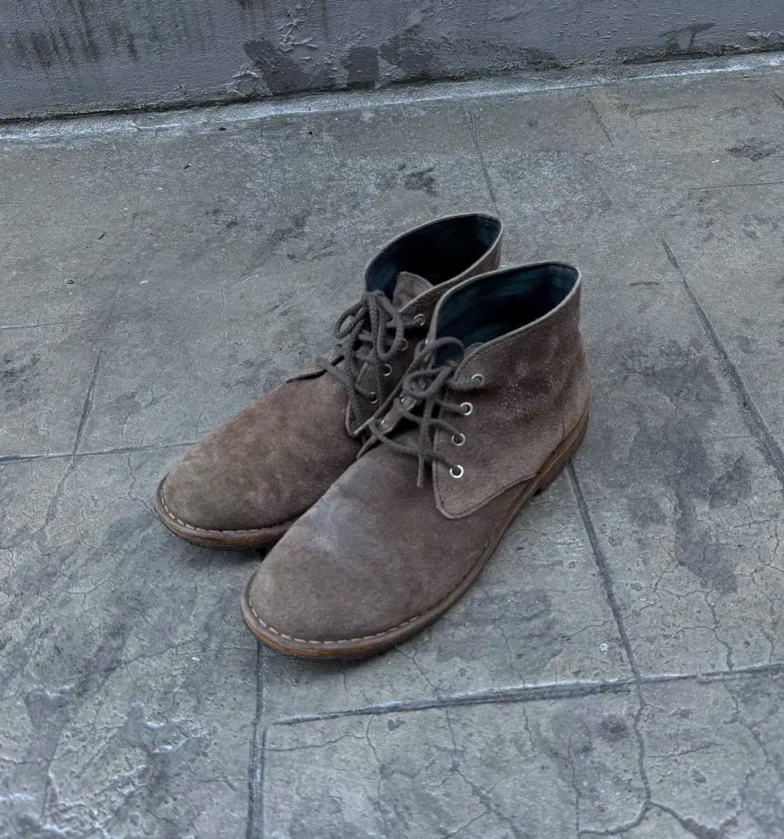 コム デ ギャルソン オム クレープ ソール スウェード 4ホール ブーツ