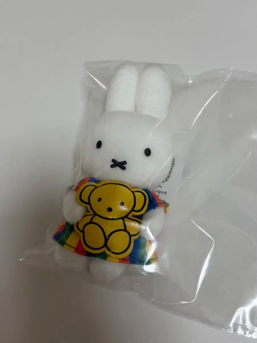 ミッフィーぬいぐるみキーホルダー クマ服