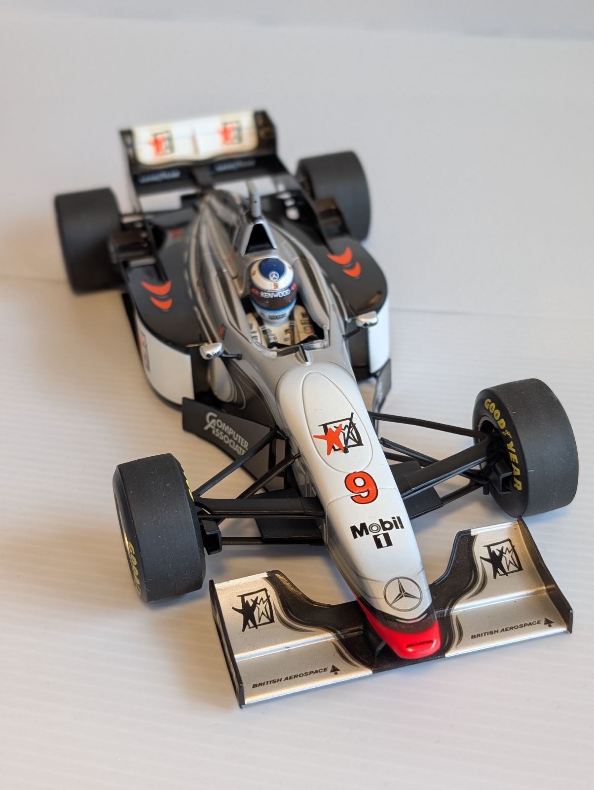 1/18　マクラーレン　MP4/12　テストカー　ミカ・ハッキネン 初優勝マシン 1/18 マクラーレンMP4/12 ミカ・ハッキネン - メルカリ