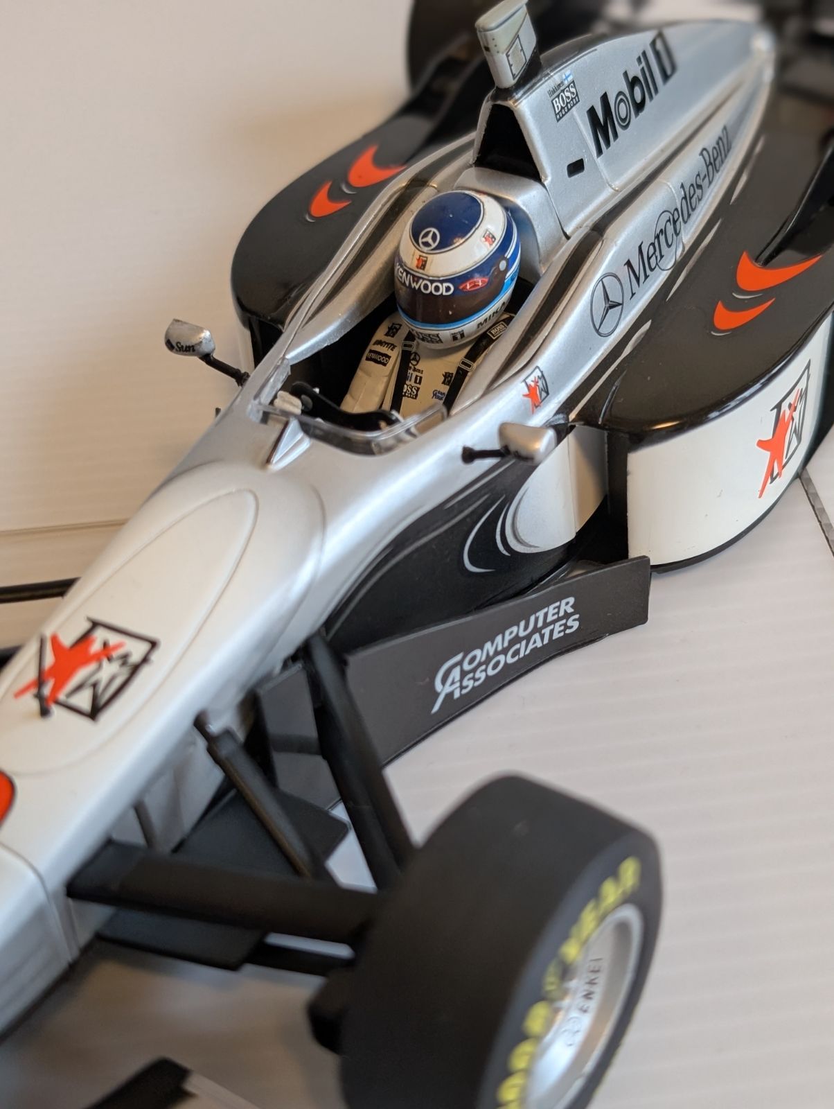 初優勝マシン 1/18 マクラーレンMP4/12 ミカ・ハッキネン - メルカリ