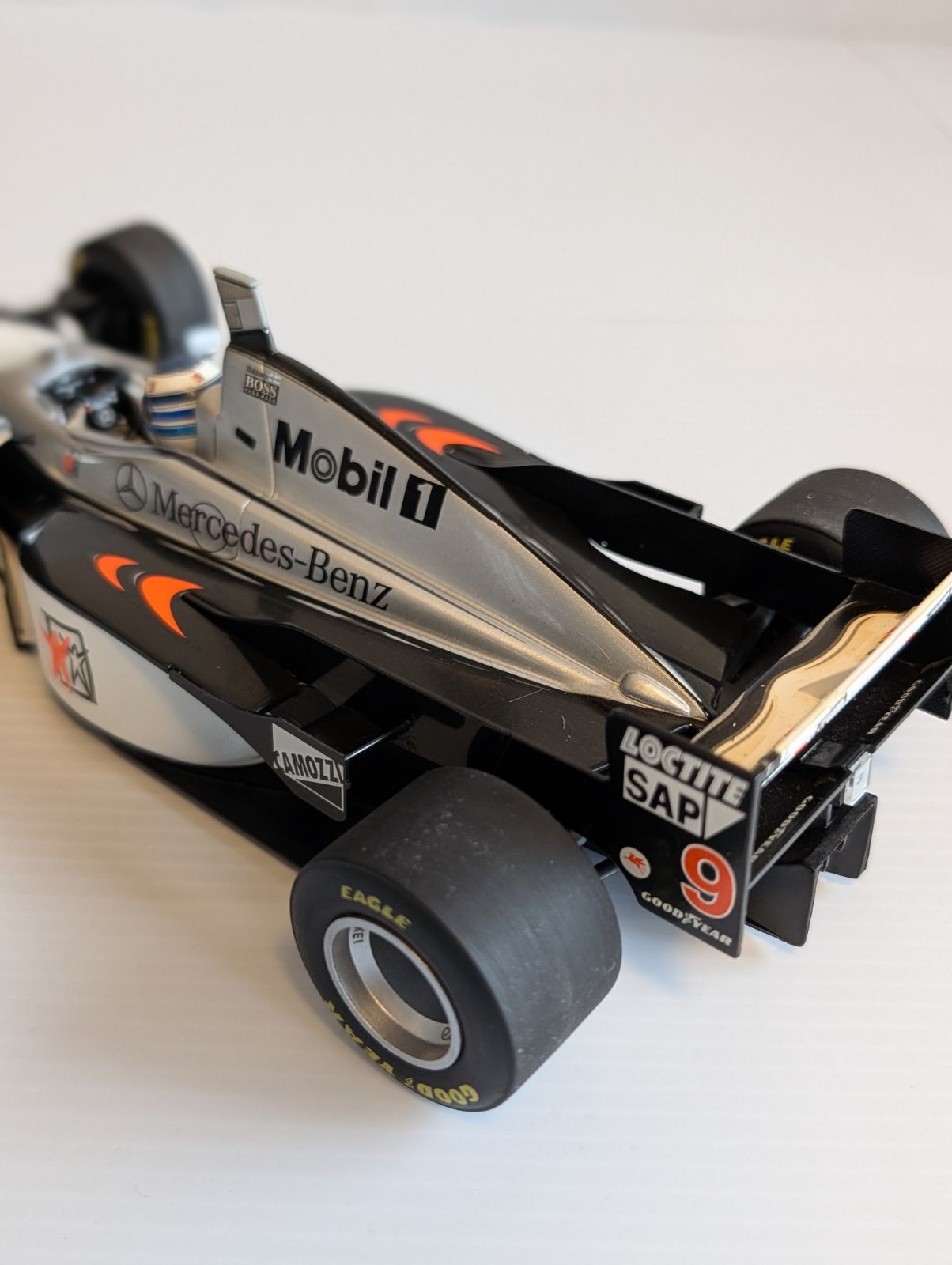 初優勝マシン 1/18 マクラーレンMP4/12 ミカ・ハッキネン 販売 1/18