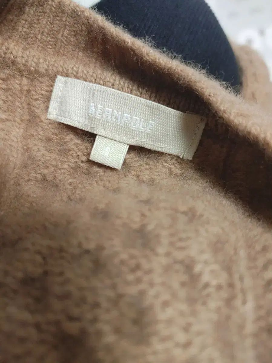 ケーブルカーディガン