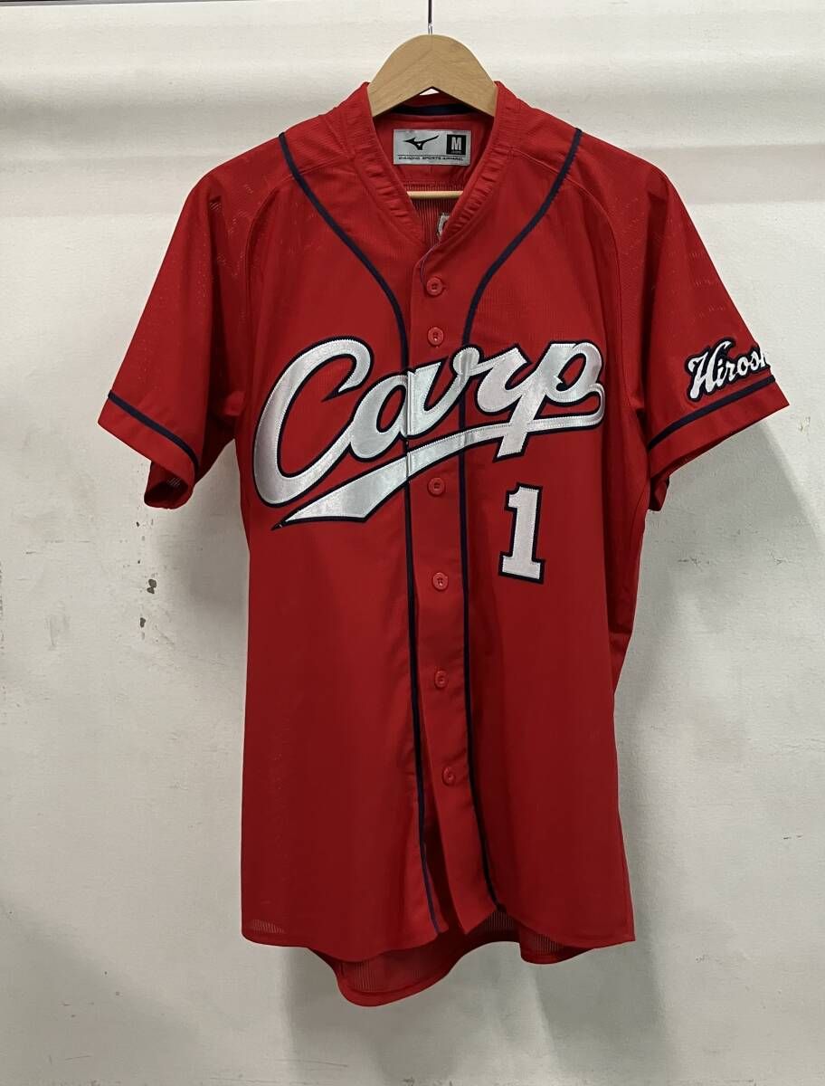 広島CARP ヒロシマカープ MIZUNO ミズノ 鈴木誠也 1 半袖Tシャツ 背番号 ロゴ 替えボタン付き サイズM レッド 赤 中国製 ポリエステル