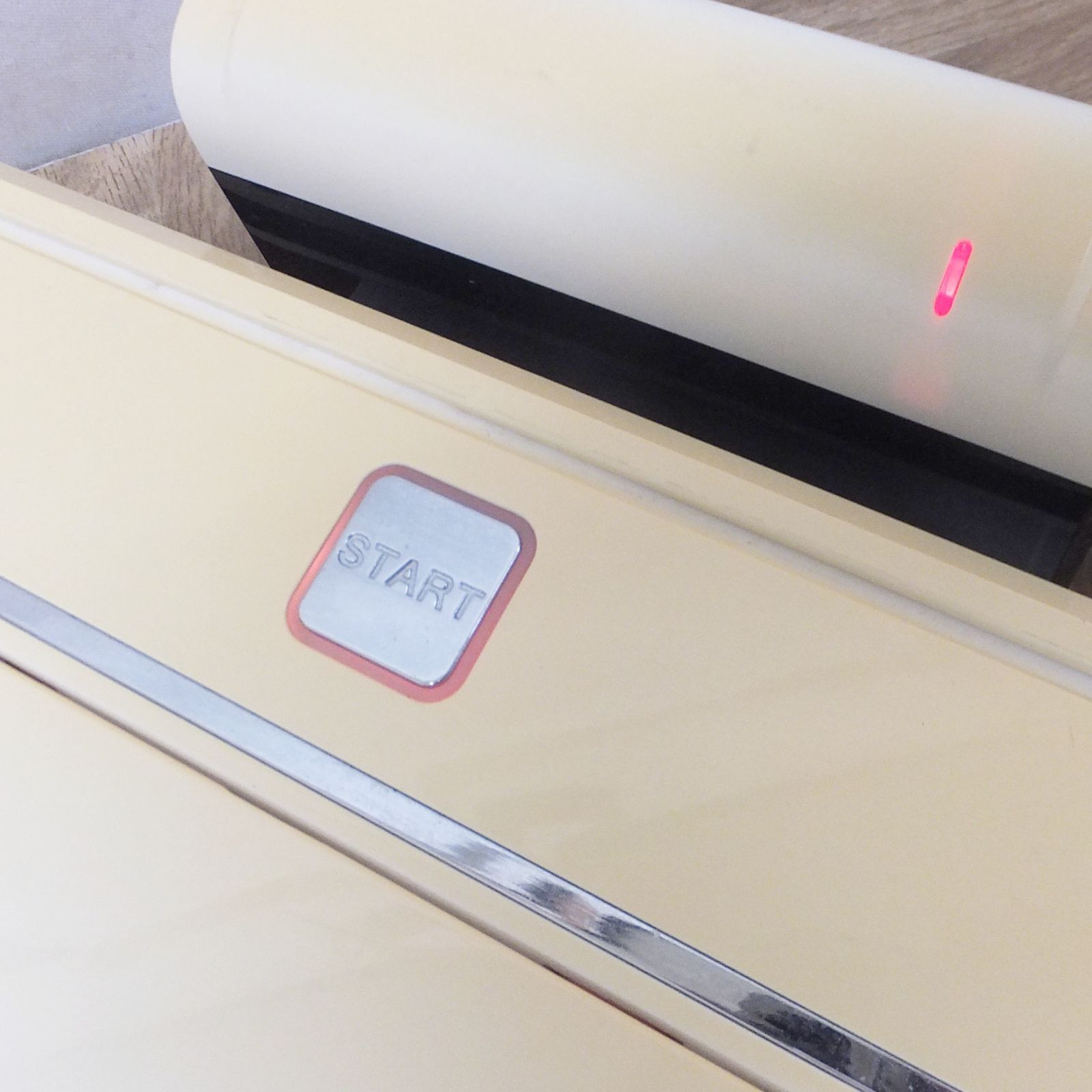 R577【現状特価】Dibea D850 ロボットタイプクリーナー リモコン付き