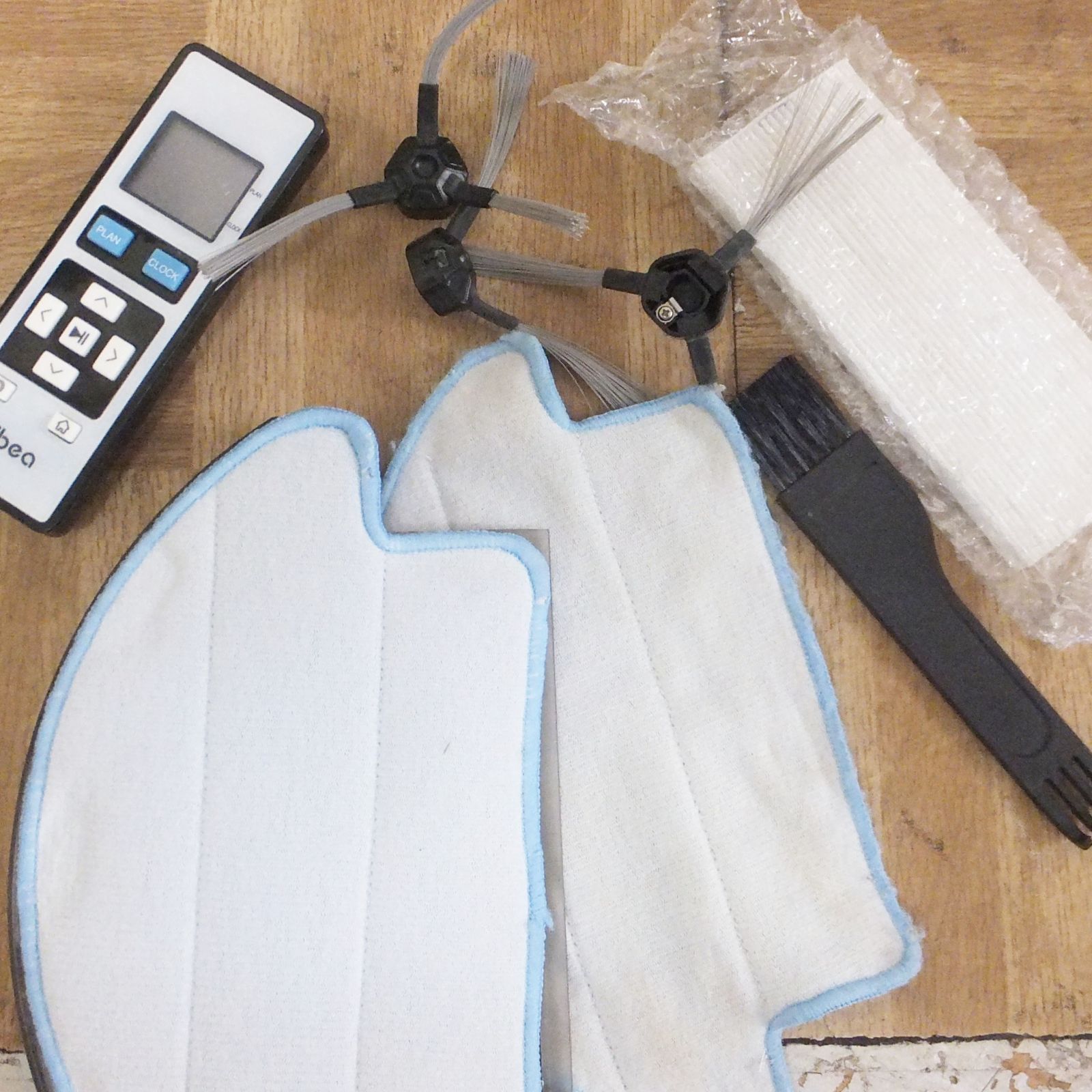 R577【現状特価】Dibea D850 ロボットタイプクリーナー リモコン付き