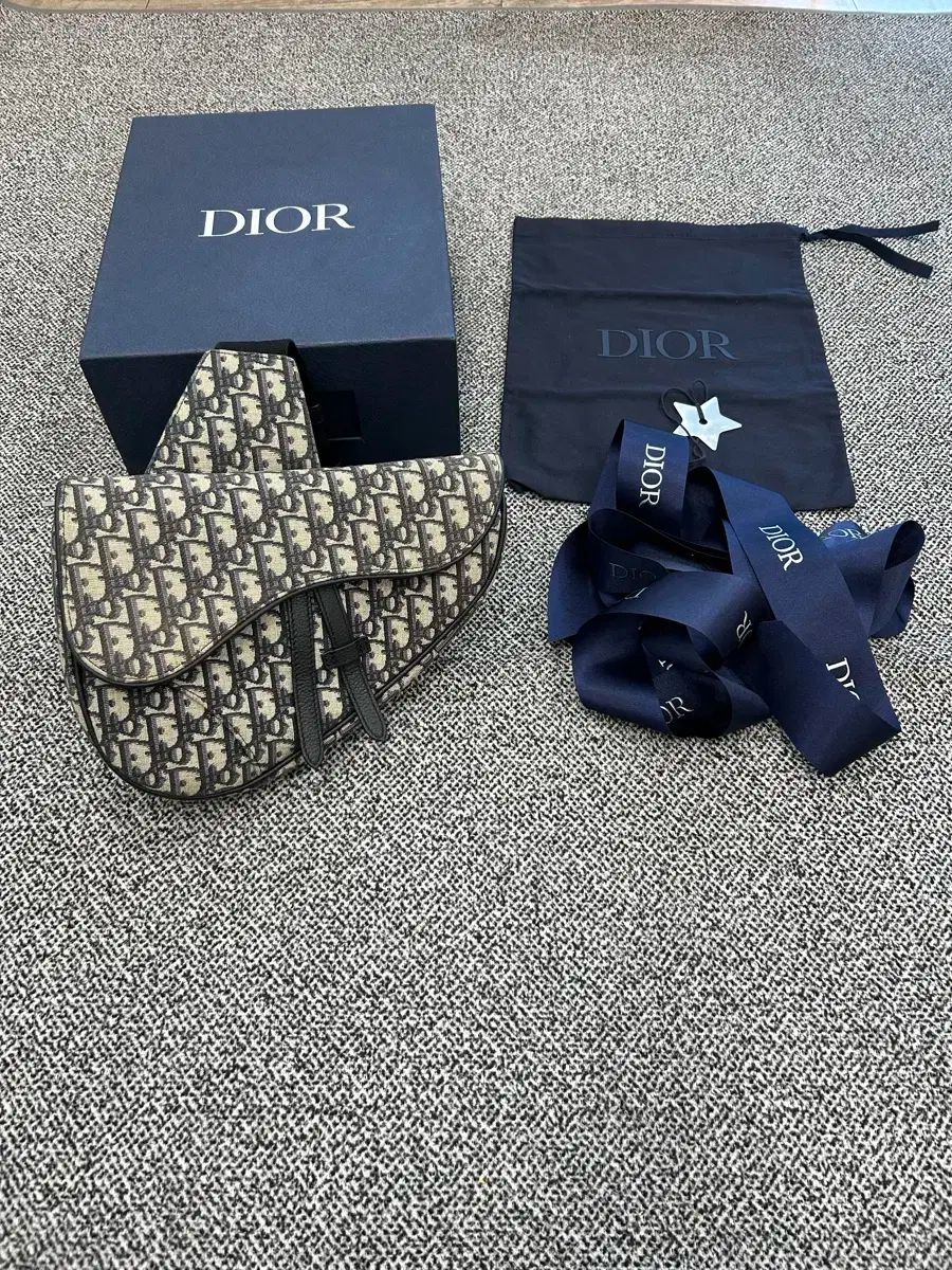 ディオール オブリーク サドルバッグ ミディアム