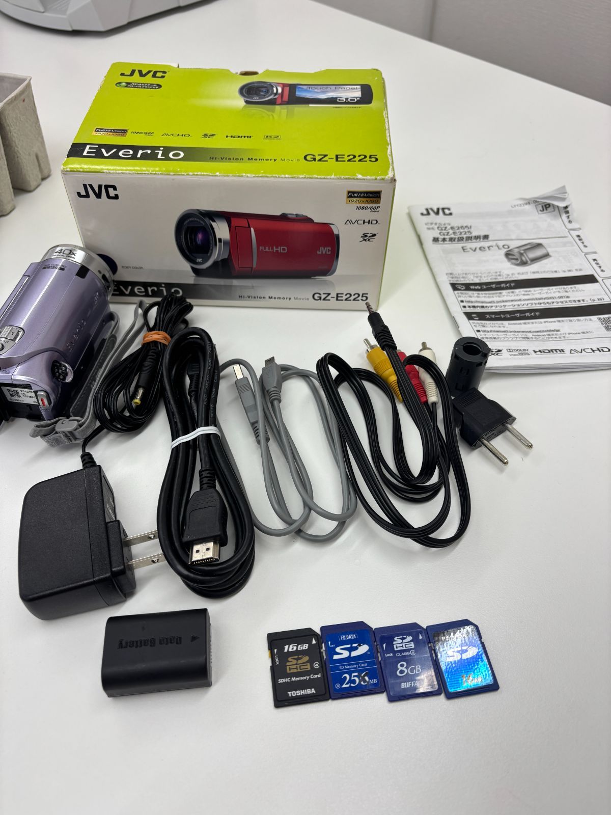 D JVC Everio GZ-E225-V パープル 40x バッテリー付き ビデオカメラ