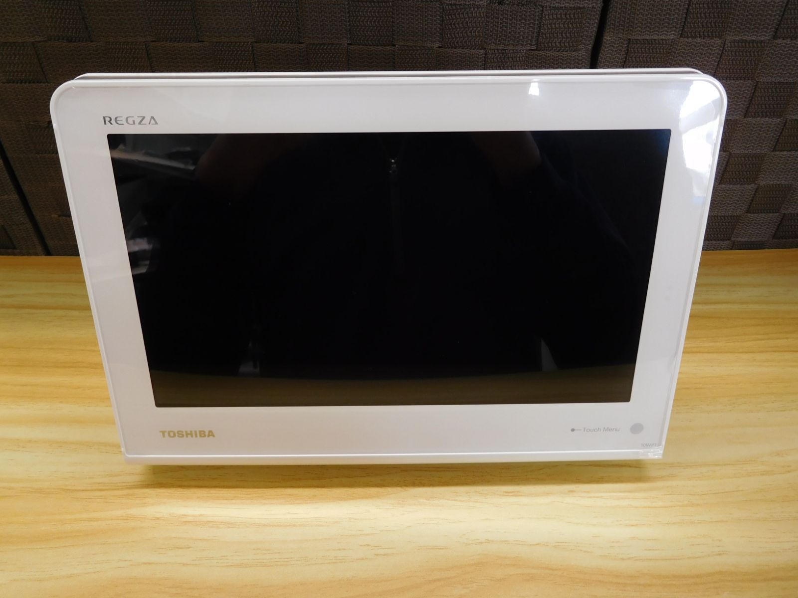 東芝 REGZA 10.1V型 レグザポータブルテレビ 10WP1 2015年製 M0625