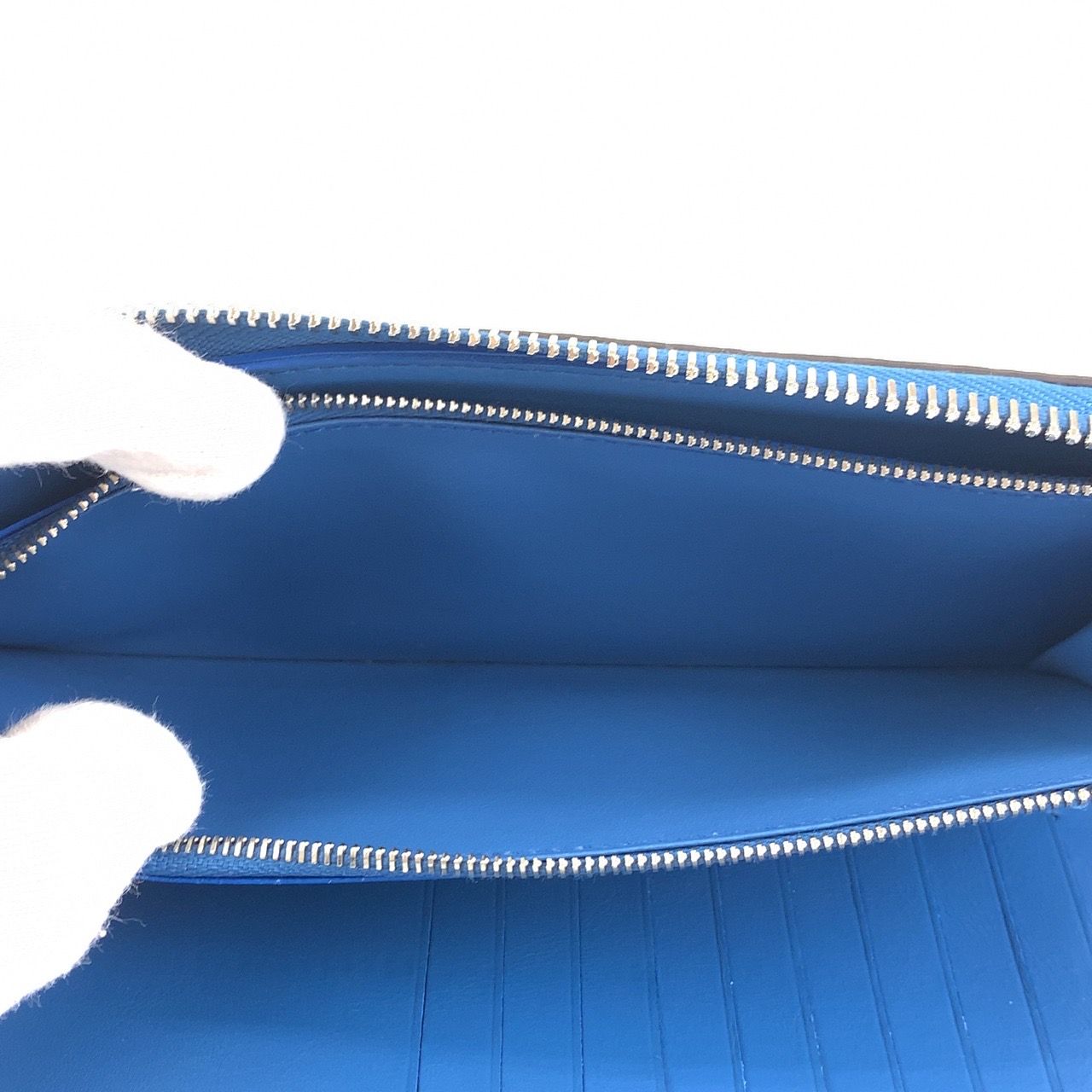 トリヨンレザー ジッピーウォレット