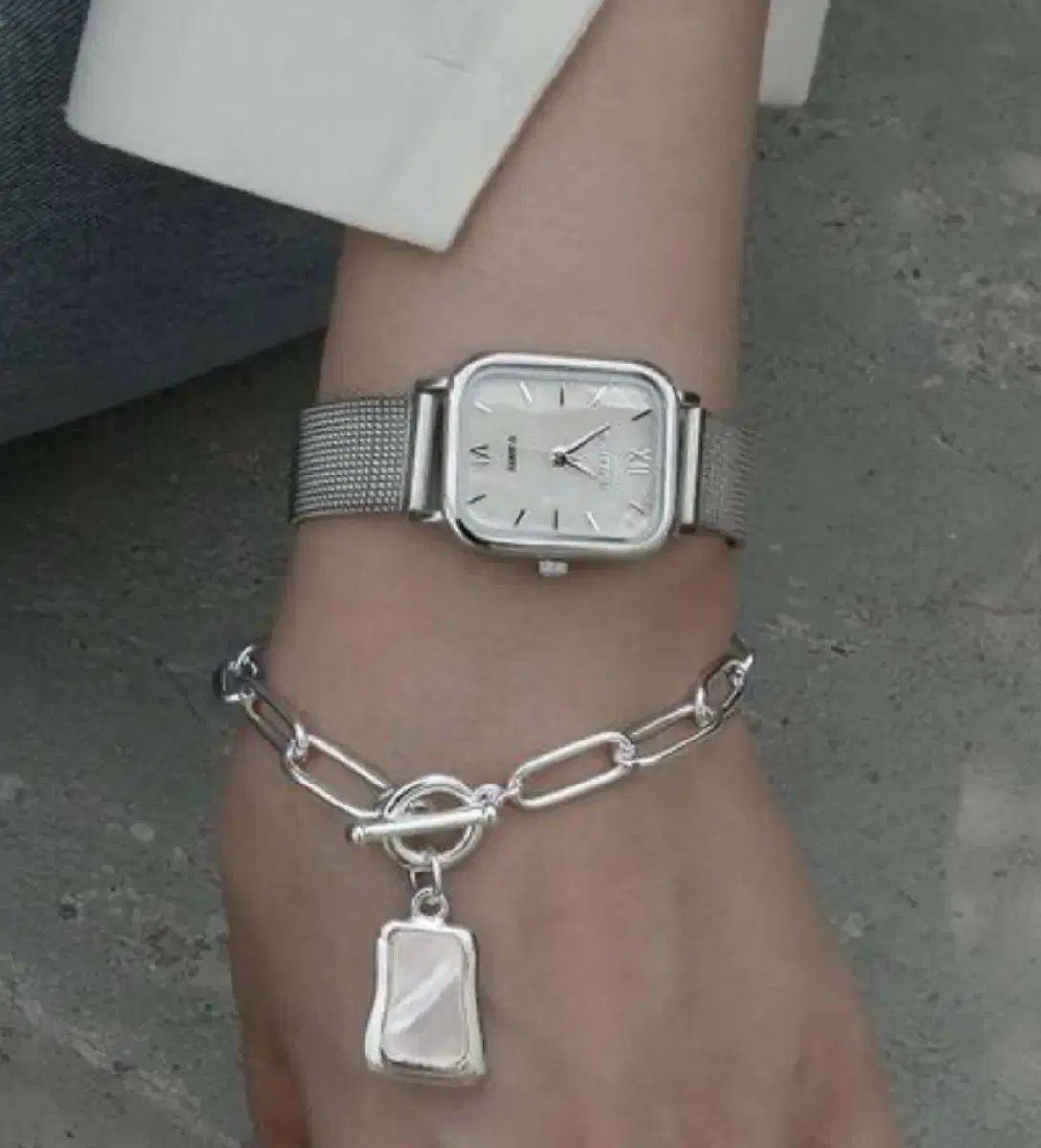 ホワイトシルバー