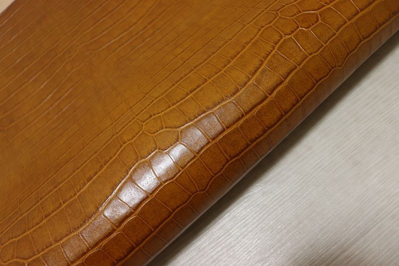 イエローキャメル 134 ds ヌメ革 ショルダーレザー 牛革 イタリア レザー クロコ型押し はぎれ 一枚革 レザークラフト 革 皮 本革 diy 生地 材料