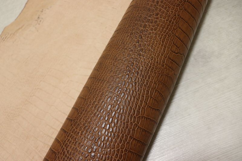 ブラウン 153ds ヌメ革 ショルダーレザー 牛革 イタリア レザー クロコ型押し はぎれ 一枚革 レザークラフト 革 皮 本革 diy 生地 材料
