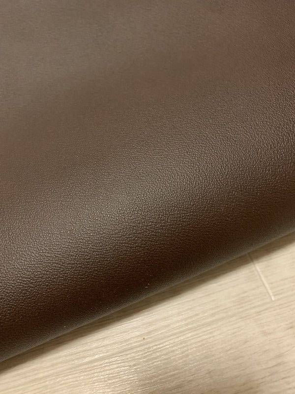 ダークブラウン 153ds ヌメ革 ショルダーレザー 牛革 イタリア レザー シボ型押し はぎれ 一枚革 レザークラフト 革 皮 本革 diy 生地 材料