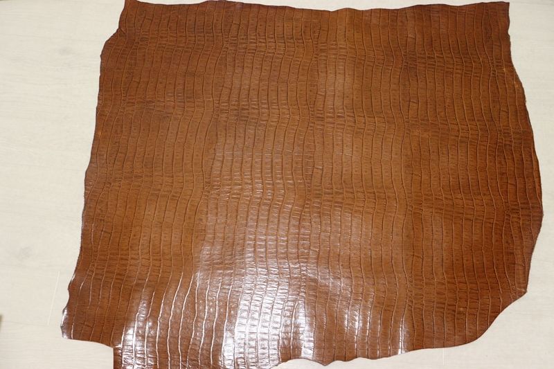 ブラウン 113 ds ヌメ革 ショルダーレザー 牛革 イタリア レザー クロコ型押し はぎれ 一枚革 レザークラフト 革 皮 本革 diy 生地 材料
