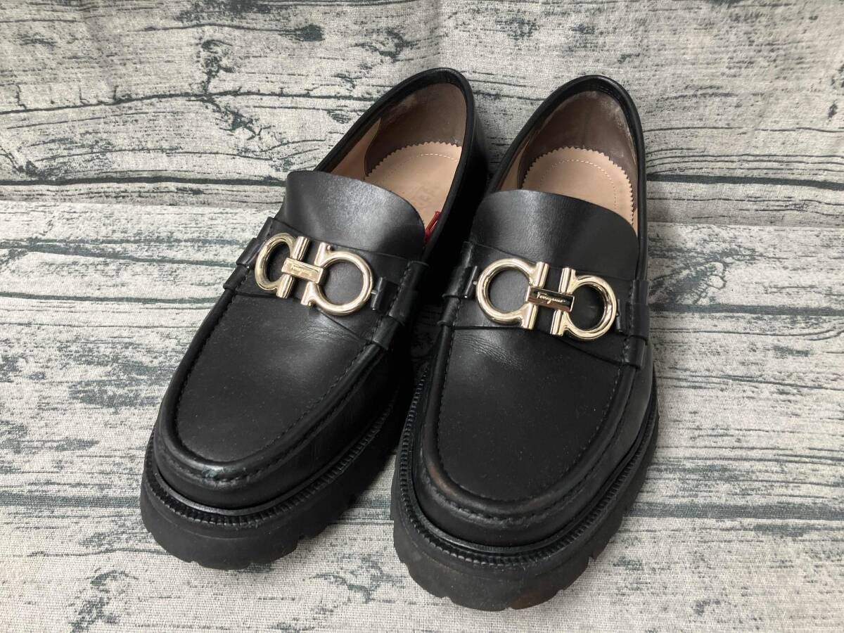 げ Salvatore Ferragamo サルヴァトーレ フェラガモ タンクソールローファー ガンチーニ ブラック サイズ7