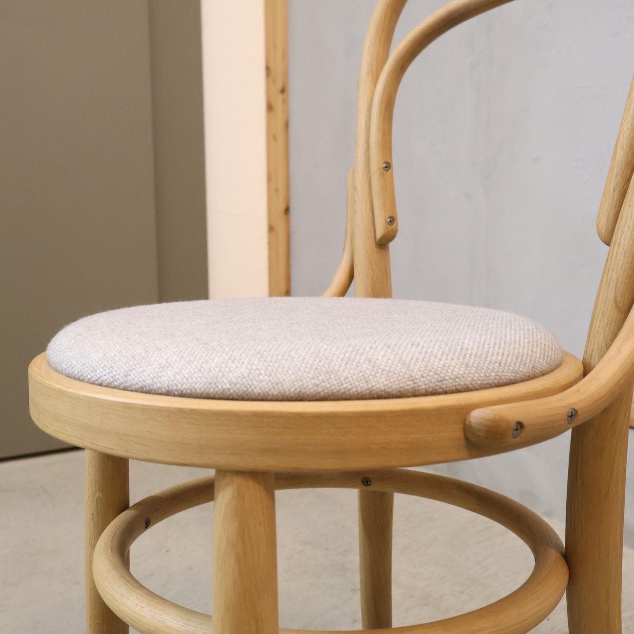 美品！秋田木工 天然木 ダイニングチェア IDC 大塚家具 AKIMOKU 秋田木工 ノルディック オーク材 ダイニングチェア No 1006 曲