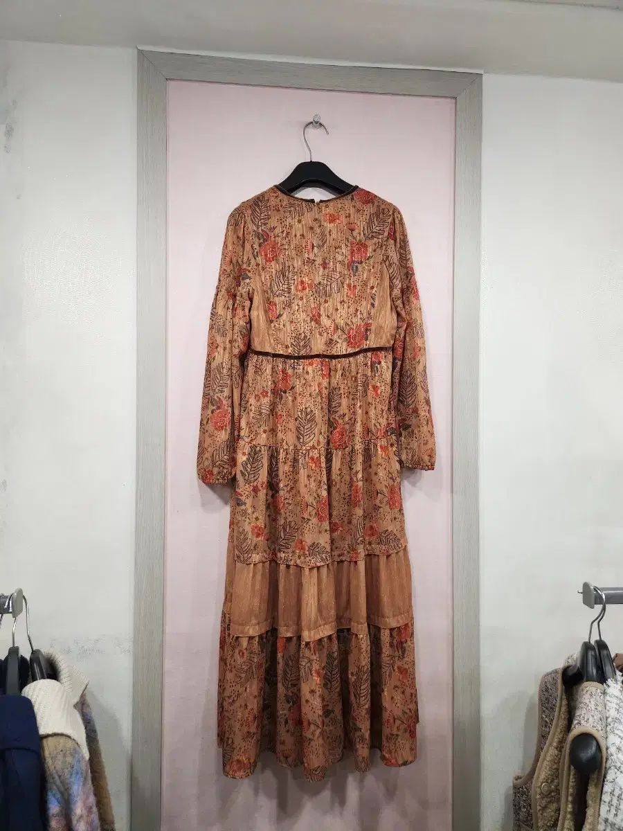  サースデーアイランド ツアーベルベット マキシワンピース 長袖 七分袖 その他