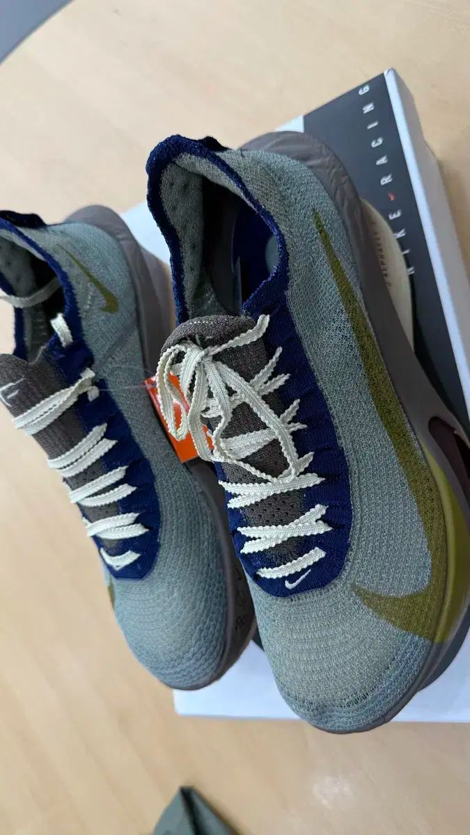 275 ナイキ ズーム アルファフライ カーボン ランニングシューズ