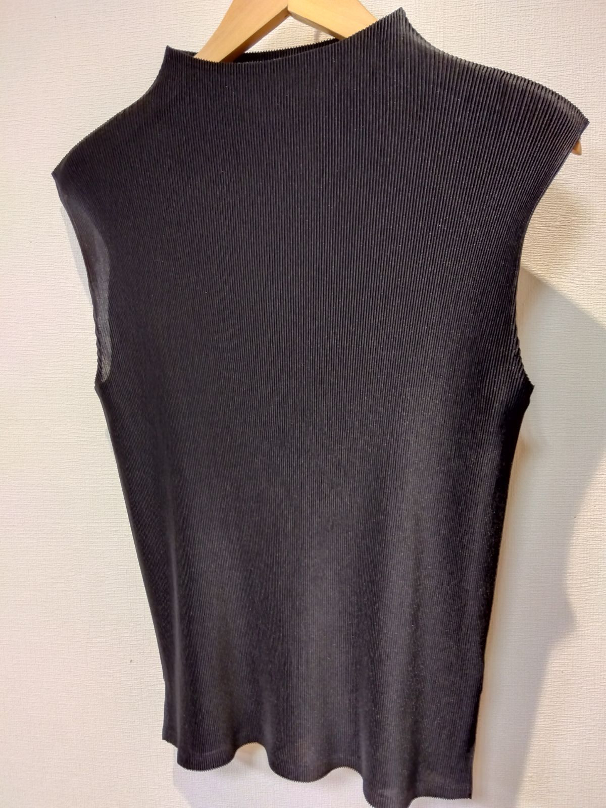  M 20 PLEATS PLEASE ISSEY MIYAKE プリーツプリーズイッセイミヤケ トップス 黒 サイズ3 タンクトップ トップス