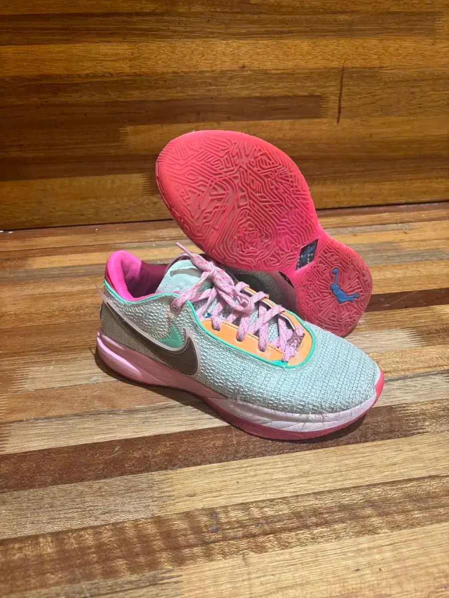 ナイキ レブロン 20 ベアリーグリーン