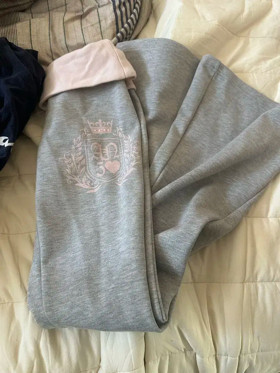 エンジェルナンバー555 エン넘パ ブーツカット ポールディド パンツ グレー のみ