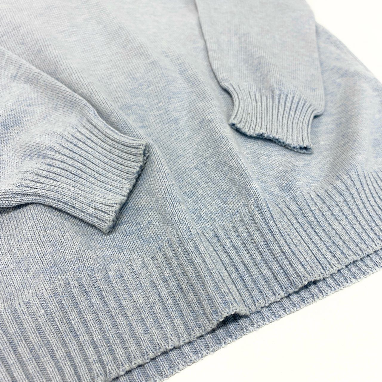 コットン100％ Vネック