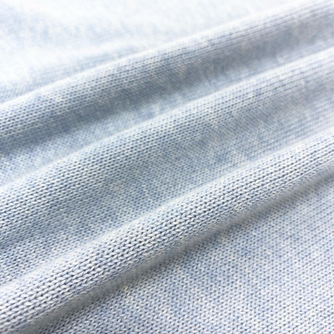 コットン100％ Vネック