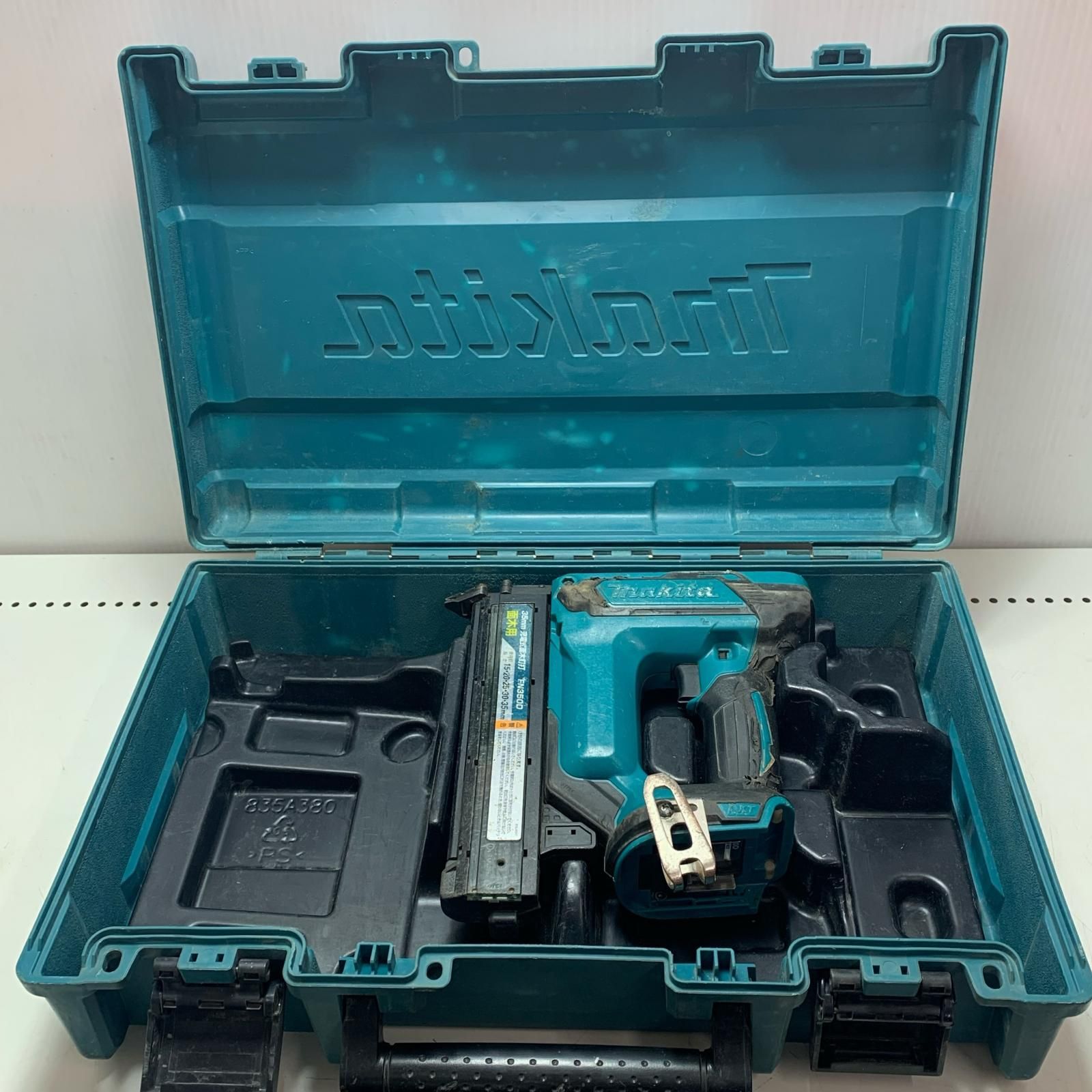 MAKITA マキタ 35mm 充電式面木釘打 FN350D