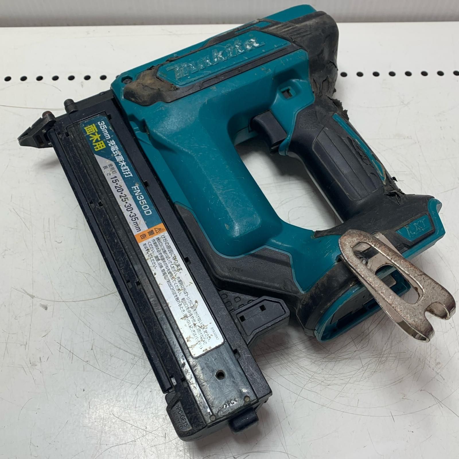 MAKITA マキタ 35mm 充電式面木釘打 FN350D