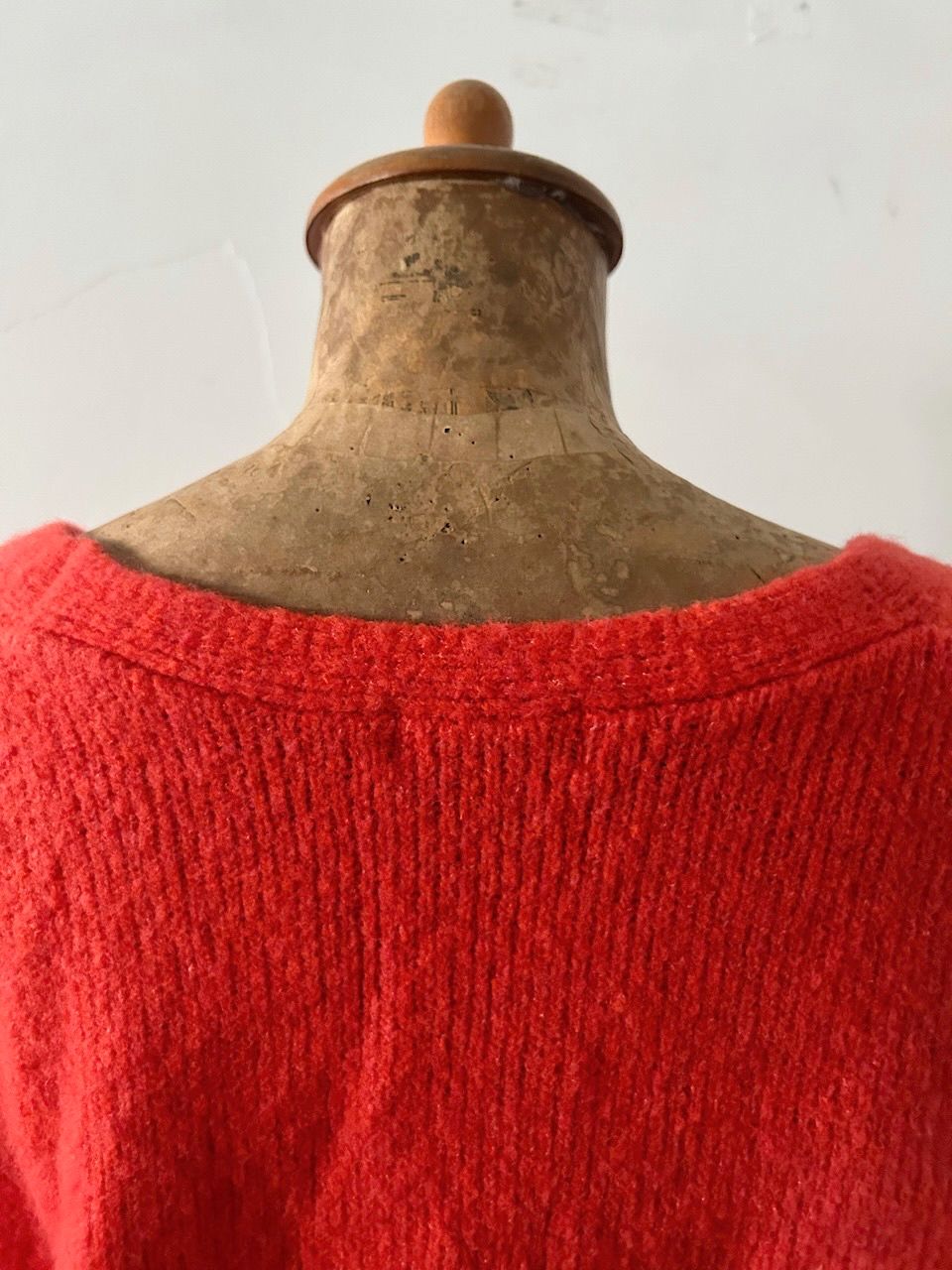 Vネックニットプルオーバー