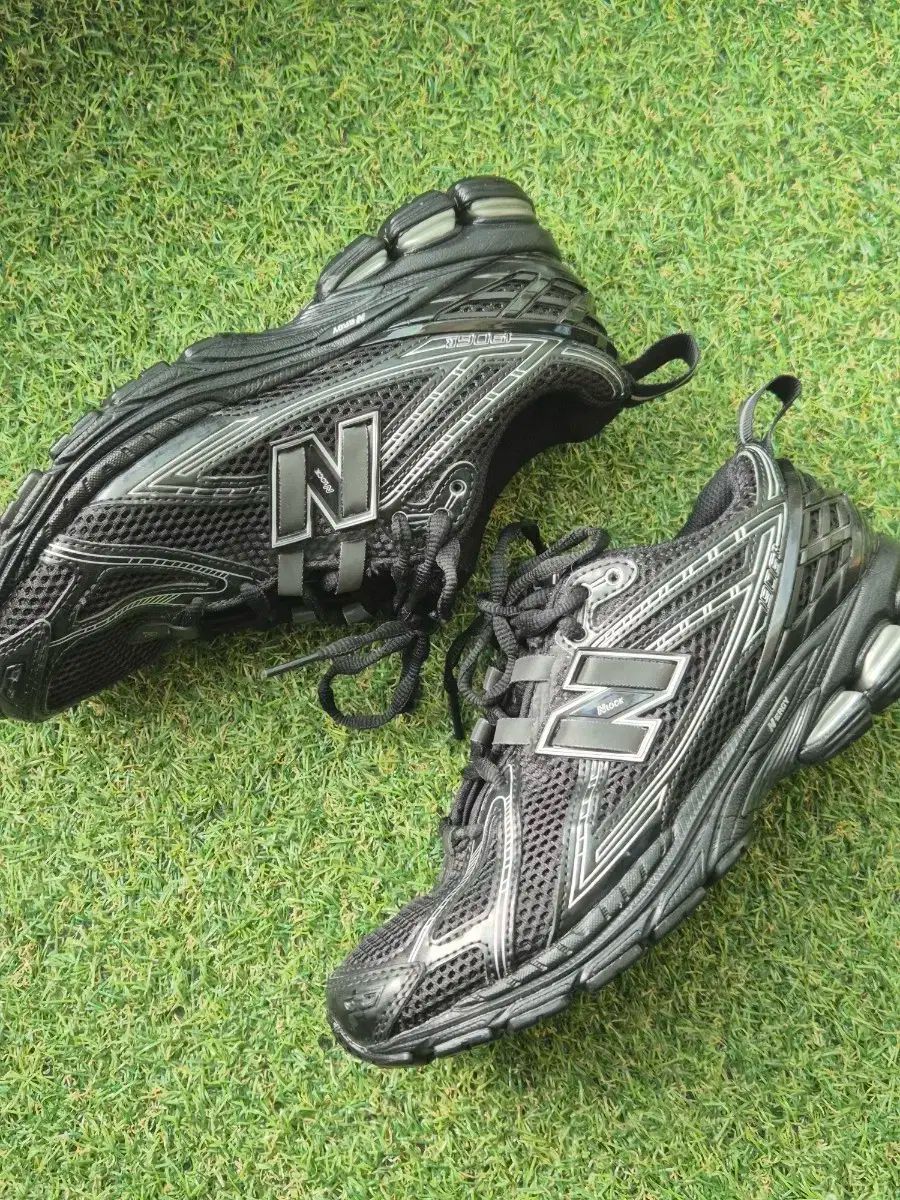 ニューバランス 1906r 240 トリプルブラック