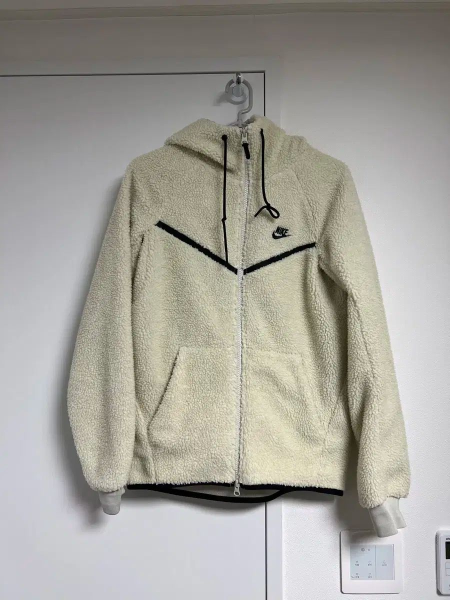 ナイキ ウィンドランナー シープスキン ファー フーディー ジップアップ S 90
