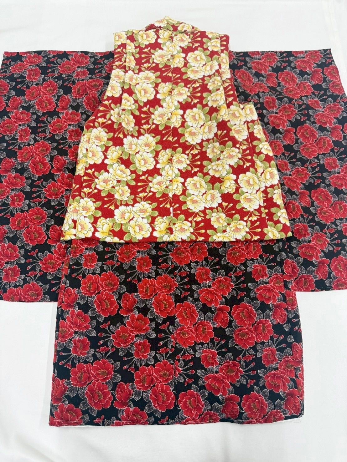 HS1181BKRE «花ラブリ» しつけ糸 七五三 ３歳 女の子 適応身長110cm前後 女児 巾着 草履 髪飾り 長着 襦袢 被布 ６点セット 被布セット 赤 レッド 黒 ブラック ライトイエロー パステルイエロー 八重桜 正月 WWW_OPDRERGINERDOGAN_COM