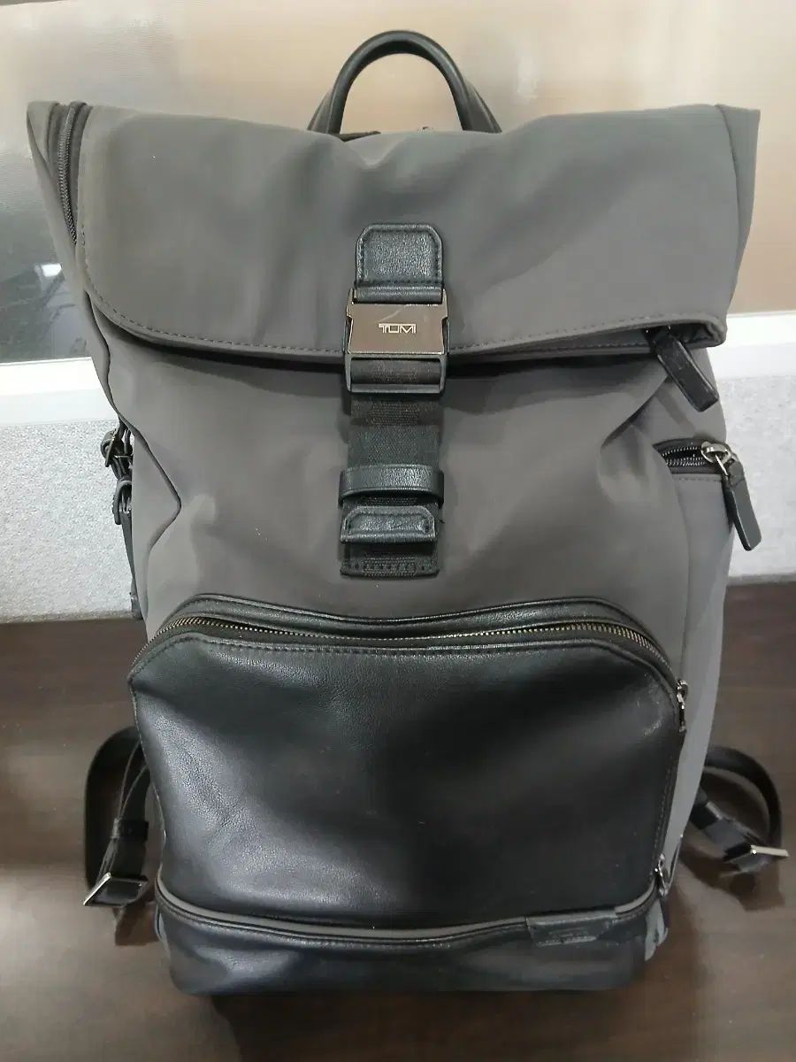 TUMI ロールトップ バックパック グレー